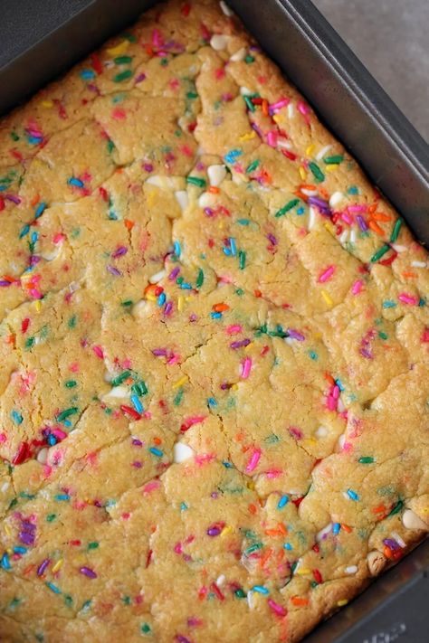 Confetti Bars - Easy to Make Cake Mix Cookie Bars Yellow Cake Mix Desserts, Yellow Cake Mix Cookies, Easy To Make Cake, Funfetti Cake Mix Cookies, Cake Mix Bars, Yellow Cake Mix Recipes, Cake Mix Brownies, Cake Mix Cookie, Cake Mix Cookie Bars