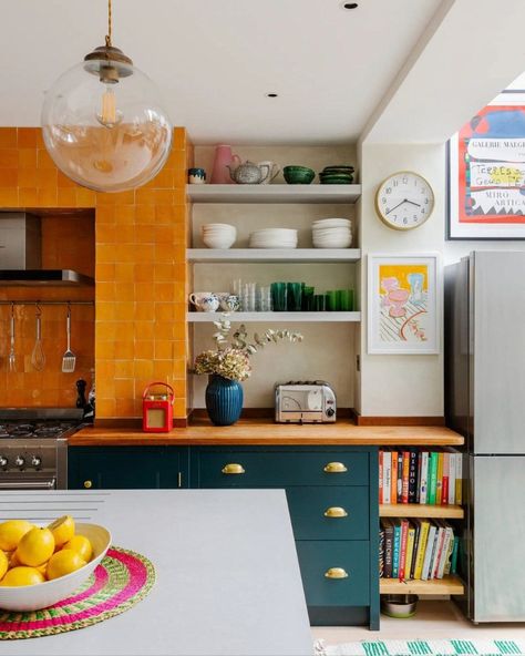 Florida Interiors, Arizona Apartment, Retro Style Kitchen, Built In Banquette, London House, House Garden, Victorian Homes, Dream Kitchen, A Kitchen