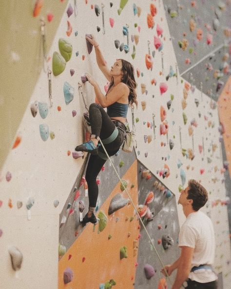 Indoor Rock Climbing Outfit, Rock Climbing Aesthetic, Climbing Aesthetic, Rock Climbing Outfit, Bouldering Gym, Climbing Training, Rock Climbing Gym, Climbing Outfit Woman, Persona 2