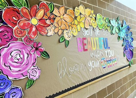 Wildflower Bulletin Board, School Annual Function Decoration Ideas, Wildflower Classroom Theme, Flower Bulletin Board Ideas, Floral Classroom Theme, Floral Bulletin Board, Floral Classroom Decor, Art Bulletin Boards, School Board Decoration