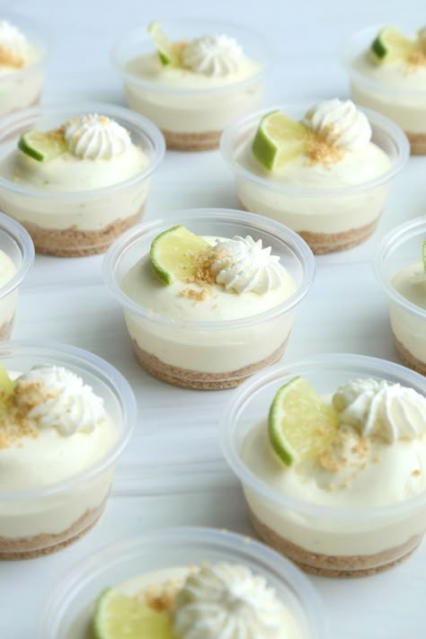 Key Lime Pie Dessert Cups - Cake Me Home Tonight Lime Dessert, Cake Me Home Tonight, Dessert Cups Recipes, Dessert Shooters, Mini Dessert Cups, Dessert Shots, Dessert In A Jar, Individual Desserts, Small Desserts