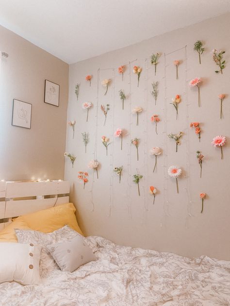 Dorm Flower Wall, Pink Flower Bedroom Aesthetic, Flower Themed Dorm Room, Curtain On Wall, Flowers On Wall Bedroom, Green Bedroom Wall Decor, Flower Bedroom Aesthetic, Danish Room, Flower Room Decor