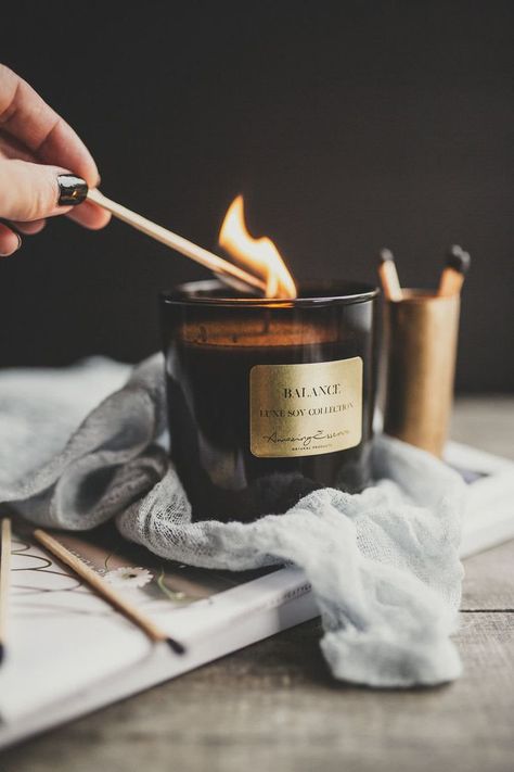 Candle Photography Inspiration, Candle Product Photography, Candle Shoot, Candle Photography Ideas, Candle Photoshoot, Candle Photography, Soya Mumu, Candle Images, Candle Picture