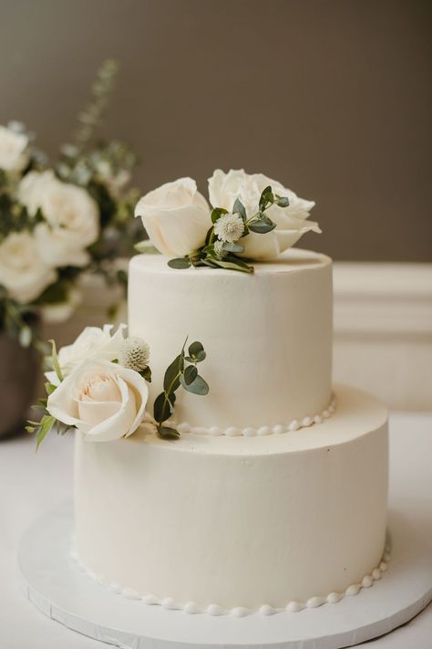 Wedding Cakes Elegant Classy Simple, Classic Simple Wedding Cake, Office Fall Decorations, Office Fall Decorations Ideas, Bedroom Window View, Plain Wedding Cakes, 1 Tier Wedding Cakes, Wedding Cake Two Tier, Bolo Drip Cake