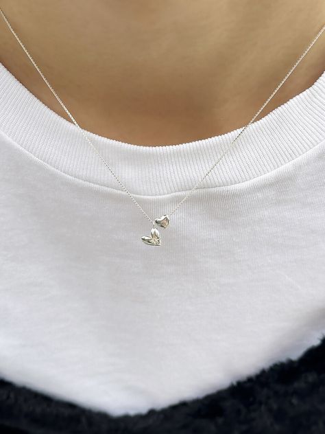 Editor's NotesInvisible collage presents a cute double-heart pendant necklace. It adds a lovely touch to your overall appearance. - Double-heart pendants- Box chain- Smooth glossy surface- Sleek silhouette- Made of silver 925- Lovely and casual mood Measurements(in.)One Size- Size: 15.35 ~ 16.54 in. (L) Composition & Care- Material: Sterling Silver, Cubic- Plated products may discolor over time due to their nature.- Please be careful that discoloration may proceed fa Sentimental Necklace For Girlfriend, Pretty Dainty Necklaces, Delicate Pendant Necklace, Necklaces From Boyfriend, Silver Necklace For Girlfriend, Necklace For Gf, Cute Necklace Silver, Unique Silver Necklaces, Friendship Necklaces For 4 Unique