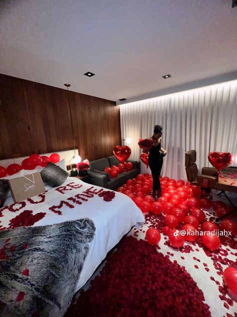 Romantic Room Ideas, Valentine Hotel, Valentine's Day Hotel, Hotel Room Decoration, Romantic Hotel Rooms, Spoiled Princess, Romantic Room Surprise, Romantic Dinner Decoration