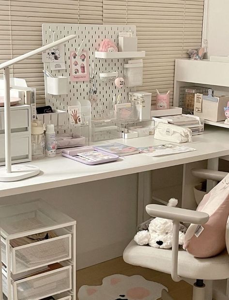 Desk inspo Aesthetic Room Desk, Cute Workspace, Asmr Aesthetic, Beige Desks, Aesthetic Vlog, Black Color Hairstyles, Hairstyles Black Hair, Color Hairstyles, Paper Rings