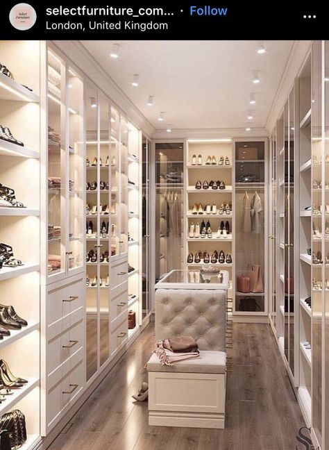 A Walk In Closet, Walking Closet, Dream Closet Design, Walk In Closet Design, Interior Design Per La Casa, Luxury Closets Design, Closet Decor, Dream House Rooms, Closet Goals