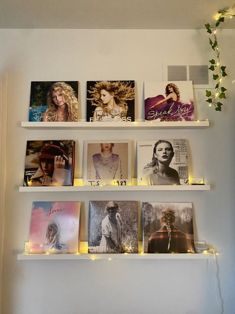 Taylor Swift Posters In Room, Taylor Swift Vinyl Shelf, Taylor Swift Vinyls On Wall, Taylor Swift Inspired Dorm Room, Room Ideas Taylor Swift Aesthetic, Room Inspiration Taylor Swift, Bedroom Taylor Swift Theme, Taylor Swift Living Room, Swiftie Bedroom Aesthetic