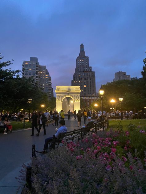 Empire State Of Mind, Washington Square Park, Washington Square, Nyc Life, New York Life, New York Aesthetic, Pretty Landscapes, City Vibe, Dream City