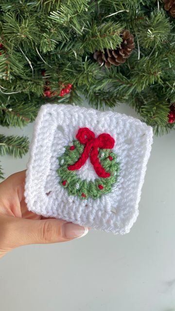 Kira Goode on Instagram: "Christmas Wreath Crochet Granny Square 🎄 #christmas #xmas #wreath #crafts #crochet" Christmas Wreath Granny Square Crochet, Christmas Wreath Granny Square, Crochet Snowman Granny Square, Xmas Granny Square, Crochet Holly Granny Square, Santa Granny Square Crochet, Crochet Tree Granny Square, Christmas Crochet Patterns Amigurumi, Free Christmas Granny Square Patterns