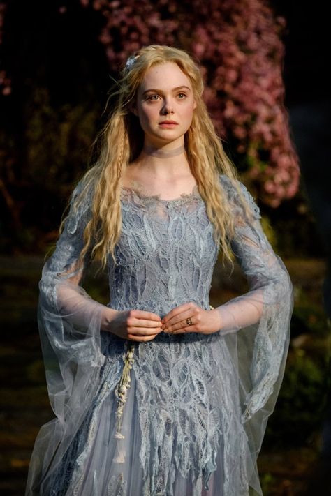 Elle Fanning as Princess Aurora in Maleficent: Mistress of Evil (2019) Putri Aurora, Elle Fanning Maleficent, Maleficent Aurora, Sleeping Beauty Dress, Ellie Fanning, Maleficent Mistress Of Evil, Maleficent Movie, Era Victoria, Mistress Of Evil