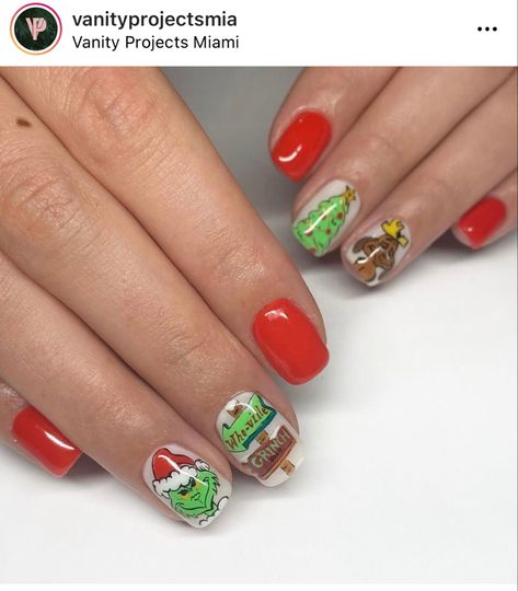 The Grinch & Max Christmas Fake Nails, Christmas Press On Nails, New Years Nail Art, Short Fake Nails, Press On Nails Short, Cute Christmas Nails, Christmas Nail Art Designs, Nails Red, Nails For Women