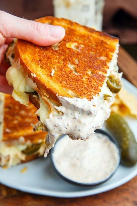 Don't make a boring cheese sandwich when there are so many varieties to try! Click here for 20 Gourmet Grilled Cheese Sandwich Recipes. #thecraftyblogstalker #gourmetgrilledcheese #grilledcheesesandwichrecipes #grilledcheesesandwich White Bbq Chicken, Bbq Chicken Grilled Cheese, Chicken Grilled Cheese Sandwich, Chicken Grilled Cheese, Pickled Jalapenos, White Bbq Sauce, Grill Cheese Sandwich Recipes, Chicken Grilled, Cheese Sandwich Recipes