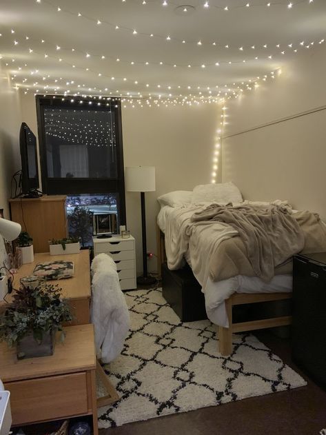 dorm room inspo cozy pink dorm room inspo cozy dorm room inspo minimalist cozy college dorm room inspo cozy dorm room inspo aesthetic cozy small dorm room inspo cozy Dream Dorm Room Cozy, Penn State Aesthetic Dorm, Cozy College Dorm Room Ideas, Cozy Dorm Ideas, Minimal Dorm Room Ideas, Dark Dorm Room Ideas, Minimalistic Dorm Room Ideas, Dorm Room Aesthetic Minimalist, Room Inspo Minimalist Cozy