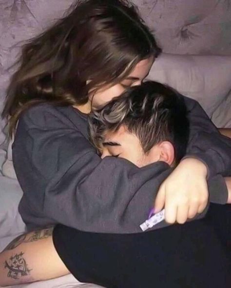 The Game Of Life, Image Couple, Cute Couples Cuddling, Night Couple, Image Swag, Girlfriend Goals, Cute Relationship Photos, Cute Couples Hugging, Boyfriend Goals