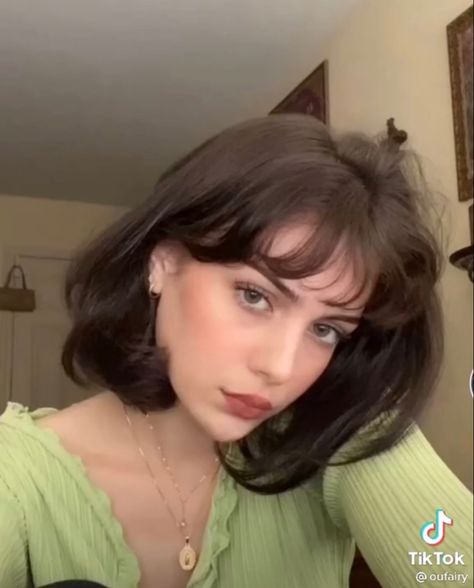 short hair Short Haircuts With Bangs, Hair Inspiration Short, Shot Hair Styles, Haircuts Straight Hair, Penteado Cabelo Curto, Short Hair Haircuts, Short Hair With Bangs, Cut My Hair, Hair Inspo Color