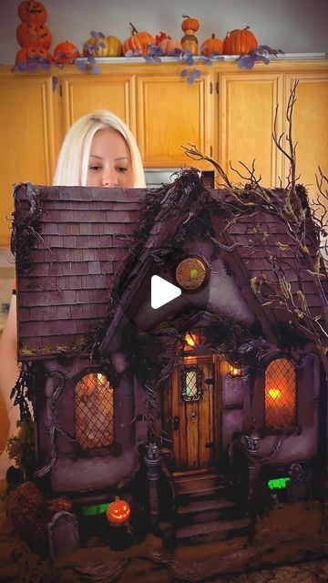 ✨Miss B Potter✨ on Instagram: "Taking out my Hocus Pocus dollhouse and giving it a spin. 🧙🏼✨#fall #halloween #dollhouse #hocuspocus #witches" Haunted Dollhouse Diy Ideas, Hocus Pocus House, Hocus Pocus Halloween Decor, Halloween Food Decorations, Halloween Dollhouse, Halloween Diorama, Haunted House Diy, Magical Decor, Haunted Dollhouse