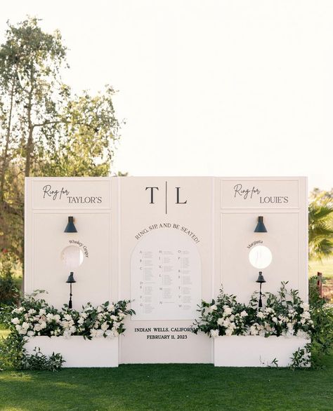 Wedding Seating Display, Drink Display, Black And White Wedding Theme, White Wedding Theme, Dream Wedding Decorations, Wedding Backdrop Decorations, Wedding Wall, Wedding Drink, Design Studios