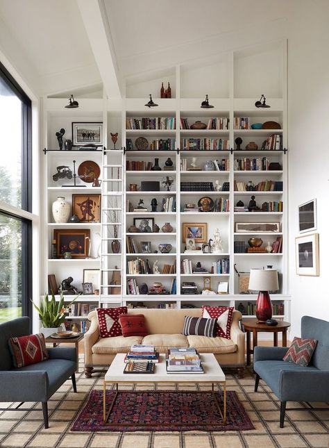 Home Library Rooms, High Ceiling Living Room, Built In Shelves Living Room, Bookshelves In Living Room, Home Library Design, Home Libraries, Built In Bookcase, Built In Shelves, Home Library