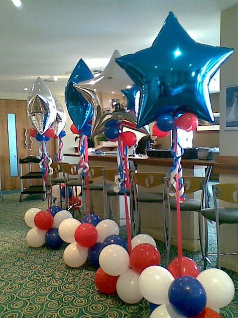 Awards Ceremony Decorations, Award Ceremony Decorations, Red Party Themes, Deployment Party, Decoration Communion, Military Retirement Parties, Army Retirement, Trendy Party Decor, Military Party