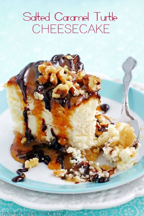 Salted Caramel Turtle Cheesecake (Junior's Famous Recipe) Juniors Cheesecake, Turtle Cheesecake Recipes, Turtle Cheesecake, New York Style Cheesecake, Dessert Aux Fruits, Famous Recipe, New York Style, Cheesecake Recipes, Cobbler