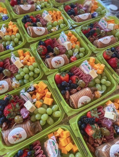 Fancy Snacks, Charcuterie Lunch, Teacher Lunch, Adult Snacks, Teacher Lunches, Snack Boxes Healthy, Charcuterie Gifts, Lunch Catering, Culinary Classes