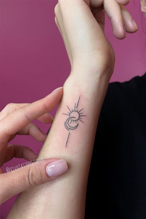 35 Small Tattoos With Meanings for Women - Flymeso Blog Ribs Tattoo, Tato Minimal, Sun And Moon Tattoo, Tato Henna, Small Pretty Tattoos, Feminine Tattoo, Wrist Tattoos For Women, Small Hand Tattoos, Arm Tattoos For Women