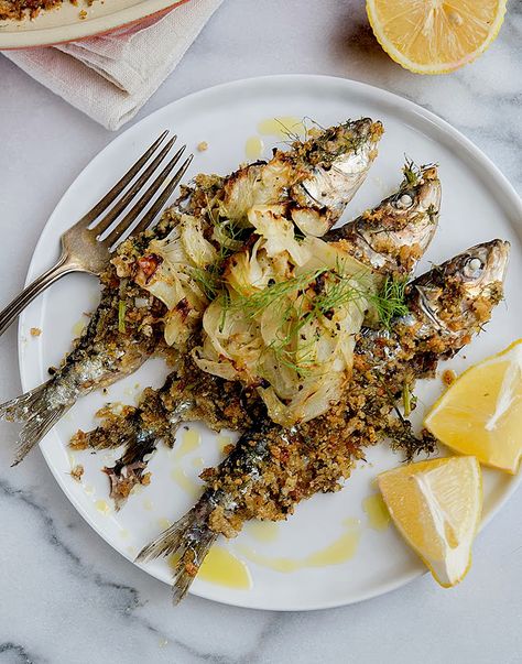 Baked Sardines with Fennel and Breadcrumbs Curry Plating, Baked Sardines, Sardine Recipe, Sardine Recipes Canned, Sally Fallon, Seafood Meals, Sardine Recipes, Cooking Stuff, Seafood Recipe