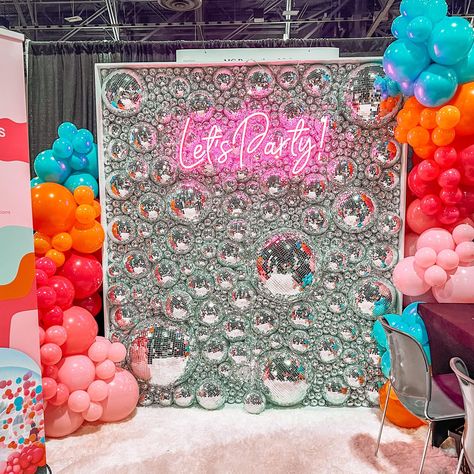 Disco Party Backdrop Ideas, Disco Ball Wall Backdrop, Disco Tile Wall, Disco Wall Backdrop, Disco Window Display, Disco Prom Theme, Party Backdrop Ideas, Disco Prom, Disco Ball Wall