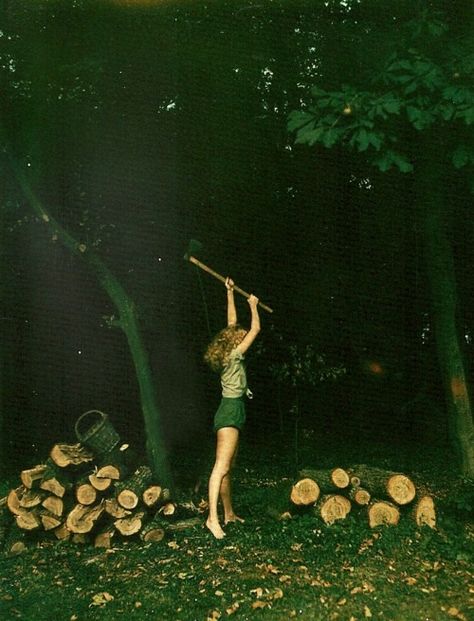 Woman chopping wood Helmut Newton, Foto Art, Tarzan, Laura Lee, Gravity Falls, Photography Inspiration, Art Photography, Fashion Photography, A Woman