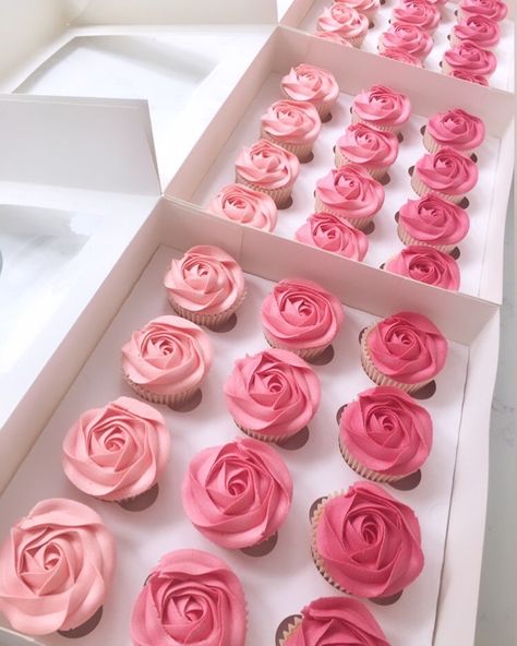 Pink Birthday Cupcakes Ideas, Birthday Cupcakes Design Ideas, Pink Cake And Cupcakes, Pink Rosette Cupcakes, Rose Themed Cupcakes, Pink Wedding Desserts, Pastel Pink Cupcakes, Pink Fall Cupcakes, Galentines Party Cupcakes