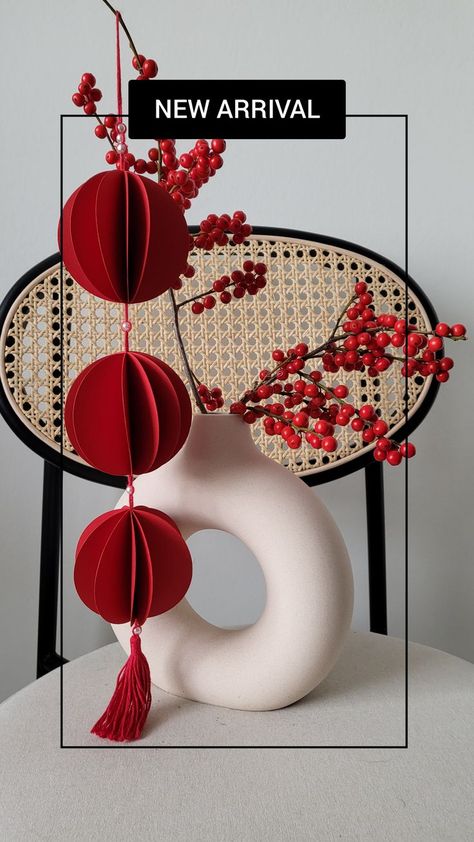 A simple yet elegant way to decorate your home this chinese new year. It's a blend between traditional and modern taste🎉 Chineese New Year, Asian New Year, Lunar Festival, Chinese New Year Flower, Modern Chinese Wedding, Chinese Deco, Cherry Blossom Branches, Red Lanterns, Chinese New Year Party