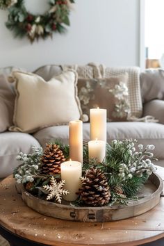 Christmas Deco Living Room, Seasonal Table Decor, Christmas Living Room Inspiration, Xmas Outside Decorations, Christmas Decor For Living Room Table, Decorate Apartment For Christmas, Christmas Bedside Table Decor, Christmas Decoration For Table, Christmas Decor With Candles