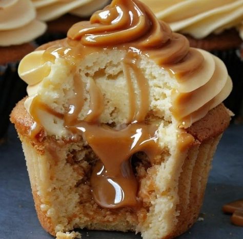 Ideas For Snacks For Party, Salted Caramel Cupcakes Easy, Gooey Salted Caramel Cupcakes, Caramel Cupcakes Decoration, Caramel Stuffed Cupcakes, Call Cupcake Flavors, Vanilla And Caramel Cupcakes, Caramel Pecan Cupcakes, Butter Pecan Cupcake With Caramel Filling