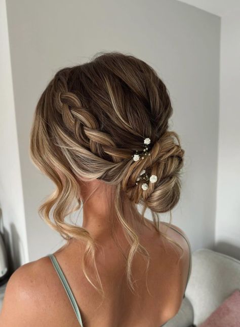 Grecian Bridesmaid Hair, Bridesmaid Hair Styles Up, Bridesmaid Hair Blonde Updo, Top Knot Bridesmaid Hair, Homecoming Hair For Open Back Dress, Updo Hair Bridesmaid, Low Bun Wedding Hair Face Frame, Bridal Hair Rustic, Side Hairstyles Bridesmaid