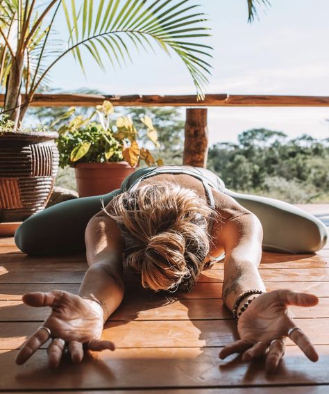 Yoga Photoshoot Ideas, Yoga Foto's, Yoga Poses Photography, Yoga Ashtanga, Yoga Photoshoot, Yoga Vinyasa, Yoga Aesthetic, Yoga Inspo, Yoga Branding