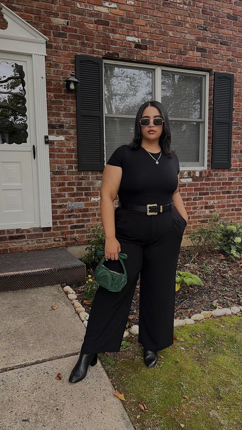 Winter Dinner Outfit Plus Size, All Black Plus Size Outfit For Work, Edgy Glam Outfits Plus Size, Plus Size Black Outfits Classy, Plus Size Structured Outfits, Minimal Style Plus Size, Stylish Work Outfits Black Women, Black Outfits Classy Plus Size, Mid Size All Black Outfit