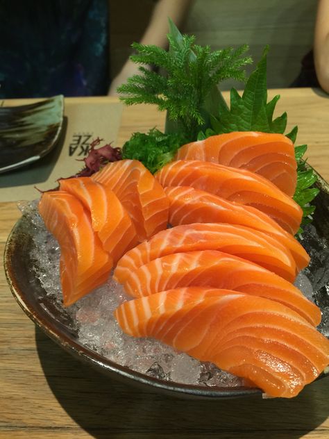 Salmon Aesthetic Food, Seared Salmon Sushi, Sashimi Aesthetic, Salmon Sashimi, Salmon Sushi, Soft Foods, Salmon Dishes, Japan Food, Food Obsession