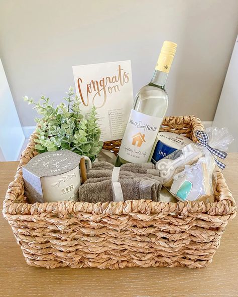 Gifts For New Homeowners Baskets, Wedding Present Gift Basket, Home Warming Gifts Basket For Men, Gift Basket New House, Real Estate Gift Ideas For Clients, Client Birthday Gift Ideas, New Home Hampers Gift Ideas, Best Closing Gifts For Buyers, Realtor Gift Ideas For Clients