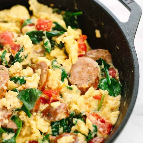 Breakfast Scramble, Skip Breakfast, Italian Sausage Recipes, Kale And Spinach, One Skillet, Sausage And Egg, Boiled Egg, Sausage Breakfast, Omelet