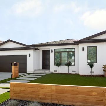 Black Roof Tiles White House, Black And White Facade House, Flat Roof Ideas House Exterior, White And Black Bungalow Exterior, Tile Roof House Exterior Colors Modern, Black And White Exterior House Modern Flat Roof, White Exterior Black Roof, Render House Exterior, House Repainting Exterior