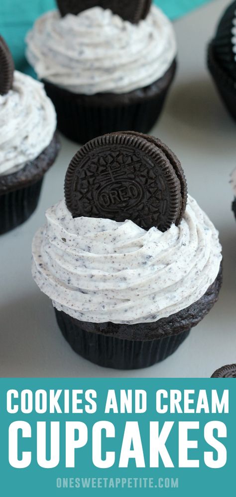 Cookies and Cream Cupcakes - This chocoalte cupcake is loaded with oreo cookies giving you the best cookies and cream experience! Cookies And Cream Cupcakes, Homemade Turtles, Cookies And Cream Frosting, Oreo Cake Pops, Deserts Cupcakes, Cookie And Cream Cupcakes, Chocolate Cupcakes Filled, Oreo Frosting, Savory Cakes