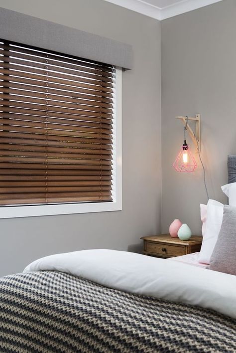 What are Different Types of Window Treatments? | L'Essenziale Diy Bay Window Curtains, Bay Window Curtain Rod, Bay Window Curtains, Modern Blinds, Living Room Blinds, Bedroom Blinds, Blinds Design, House Blinds, Faux Wood Blinds