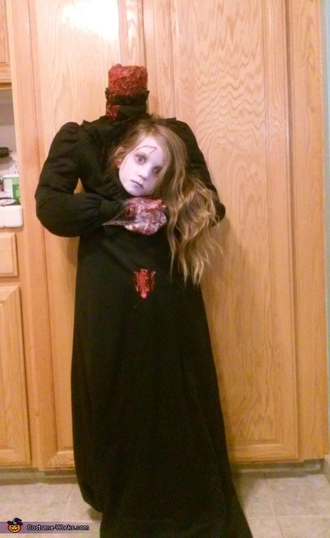 Melanie: This is my 5yr old daughter, Lexci. She had this idea to be a headless girl for more than a year now. I found the dress at a local thrift... Headless Costume, Costume Cowgirl, Best Diy Halloween Costumes, Epic Halloween Costumes, Most Popular Halloween Costumes, 2015 Halloween Costumes, Creative Halloween Decorations, Popular Halloween Costumes, Best Halloween Costumes Ever