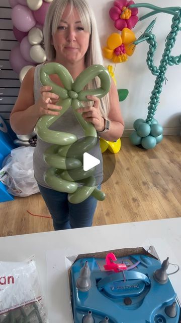 Kids Balloon Decorations, Simple Balloon Bouquet, 260 Balloon Ideas, Balloon Wreath Diy, Balloon Bouquet Tutorial, Balloon Distortion, Balloon Bouquet Ideas, Balloon Sculptures Diy, Balloon Decorations Graduation