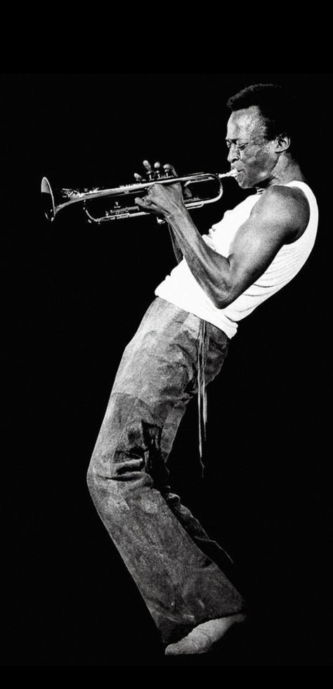 MILES DAVIS Music Wallpaper Iphone, Iphone Images, Arte Jazz, Iphone Image, Jazz Players, Musician Photography, Jazz Bar, Trumpet Players, Free Jazz