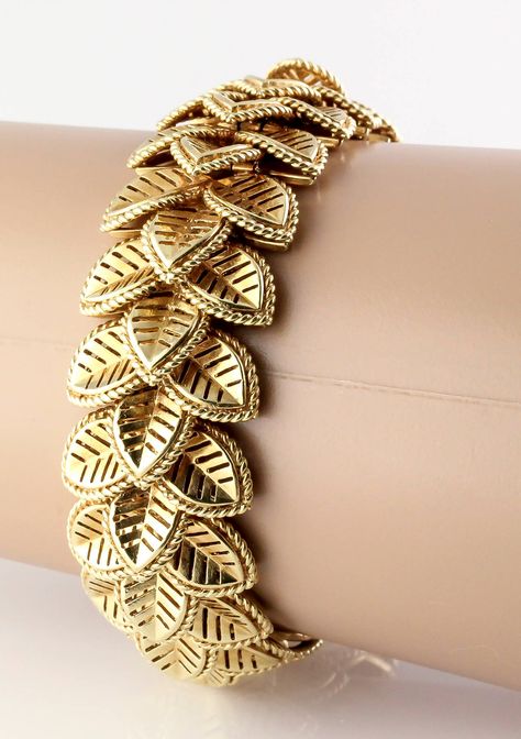 Luxury Gold Bracelet With Intricate Design, Luxury Vintage Gold Bracelet Gift, Designer Cartier Gold Bracelets, Luxury Vintage Gold Bracelets, Gold Leaf Bracelet, Luxury Vintage Filigree Gold Bracelet, Antique Necklace Gold, Ladies Bangles, Gold Pearl Jewelry