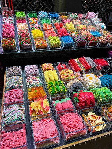 Candy Store Design, Candy Salad, Candy Aesthetic, Sleepover Snacks, Frosty Recipe, Jelly Sweets, Gummy Candies, Summer Candy, Sweets Candy