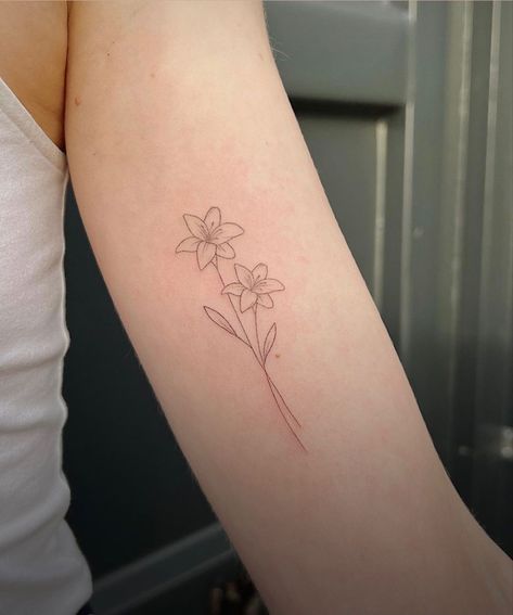 Fine Line Aesthetic, Small Lily Tattoo, Lilly Flower Tattoo, Line Aesthetic, Water Lily Tattoos, Tattoo Fine Line, Aesthetic Ethereal, Lillies Tattoo, Lily Tattoo Design